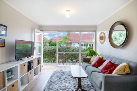 Photo of property in 10/77 Old Lake Road, Narrow Neck, Auckland, 0624