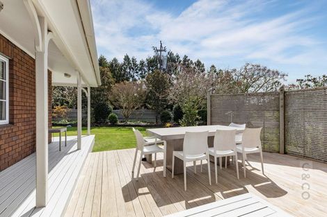 Photo of property in 30 Riverland Road, Kumeu, 0892