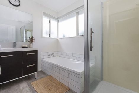 Photo of property in 1 Oaktree Lane, Bishopdale, Christchurch, 8053