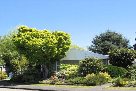 Photo of property in 27 Hampton Place, Burnside, Christchurch, 8053