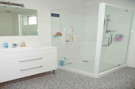 Photo of property in 2/237 Courtenay Street, Strandon, New Plymouth, 4312