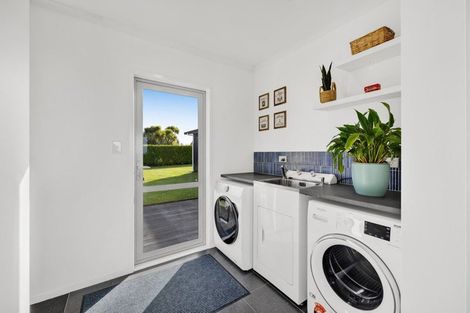 Photo of property in 427 Cardiff Road, Pembroke, Stratford, 4391
