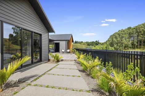 Photo of property in 54 Fernbrook Drive, Hurworth, New Plymouth, 4310