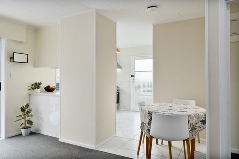 Photo of property in 2/27 Spence Road, Henderson, Auckland, 0612