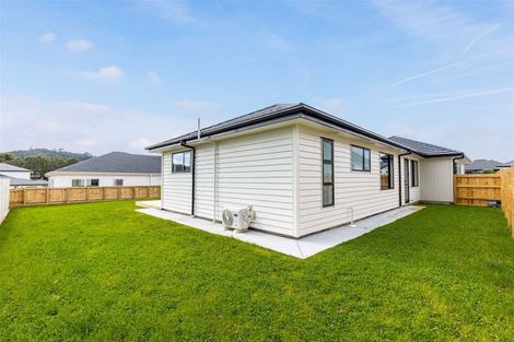 Photo of property in 8 Cutfield Lane, Kumeu, 0810