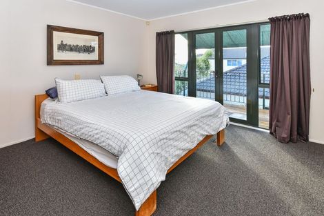 Photo of property in 1/7 Ribbonwood Crescent, Goodwood Heights, Auckland, 2105