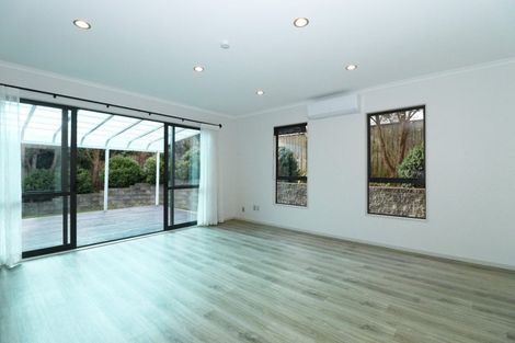 Photo of property in 16 Kinmont Rise, East Tamaki Heights, Auckland, 2016
