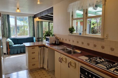 Photo of property in 4 Bella Grove, Naenae, Lower Hutt, 5011