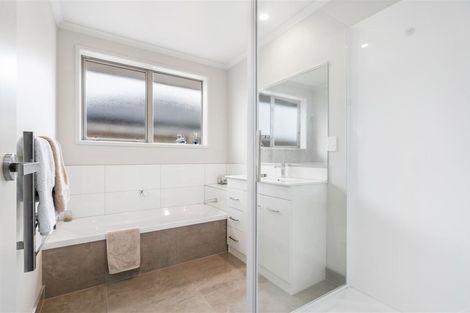 Photo of property in 6 Powhaitere Road, One Tree Point, 0118