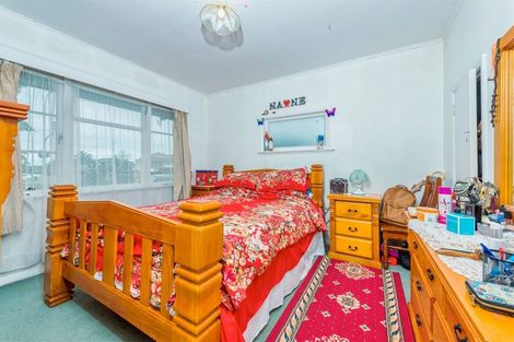 Photo of property in 4168 Great North Road, Glendene, Auckland, 0602