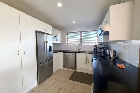 Photo of property in 32 Terra Nova Street, Glen Eden, Auckland, 0602