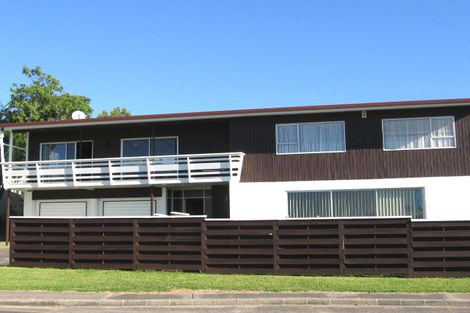 Photo of property in 558a Beach Road, Rothesay Bay, Auckland, 0630
