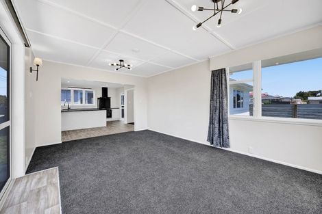 Photo of property in 1a Robbins Crescent, Hawera, 4610