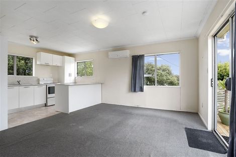 Photo of property in 2/25 Tawa Road, Te Atatu Peninsula, Auckland, 0610