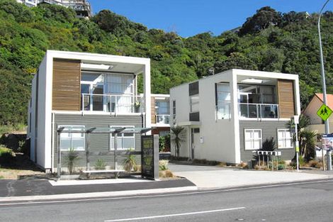 Photo of property in 1/306 Evans Bay Parade, Hataitai, Wellington, 6021