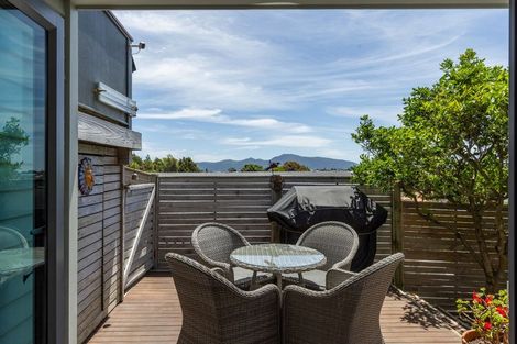 Photo of property in 12 Charlotte Way, Raumati South, Paraparaumu, 5032