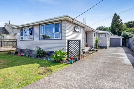 Photo of property in 9 Manawapou Road, Hawera, 4610