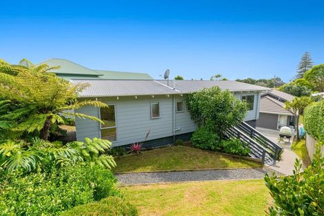 Photo of property in 7 William Bayes Place, Red Beach, 0932