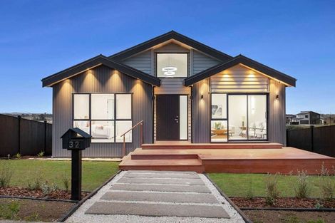 Photo of property in 32 Parkmore Drive, Rosehill, Papakura, 2113