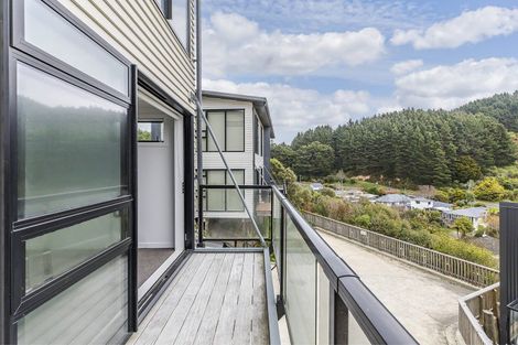 Photo of property in 15 Ara Patukawenga, Tawa, Wellington, 5028