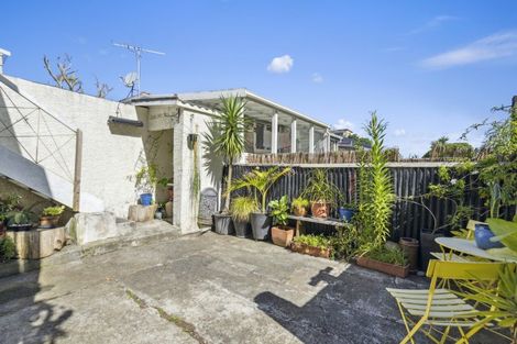 Photo of property in 15 Duppa Street, Berhampore, Wellington, 6023