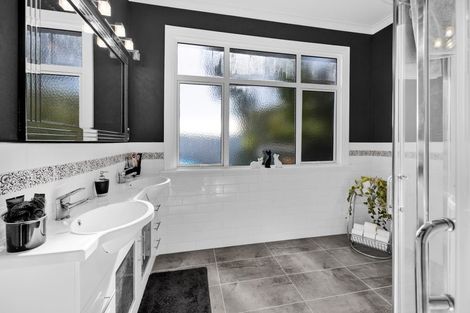 Photo of property in 330 South Road, Hawera, 4610