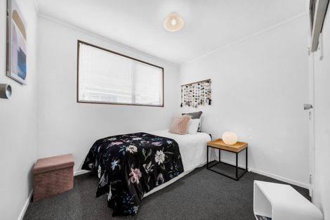 Photo of property in 1/52 Butterworth Drive, Glendene, Auckland, 0602