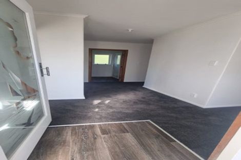 Photo of property in 34 Tiroroa Avenue, Te Atatu South, Auckland, 0610