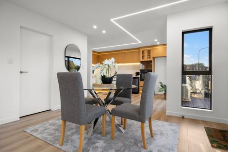Photo of property in 1/31 Akoranga Drive, Northcote, Auckland, 0627