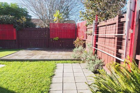 Photo of property in 8 Katrina Place, Massey, Auckland, 0614