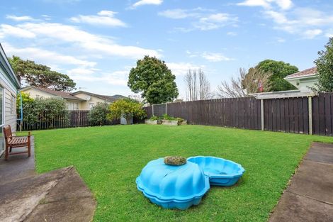 Photo of property in 12 Katrina Place, Massey, Auckland, 0614