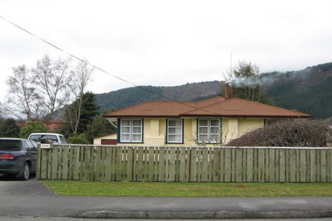 Photo of property in 129 Fairfax Street, Murchison, 7007