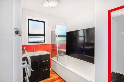 Photo of property in 10 Omori Place, Castlecliff, Whanganui, 4501