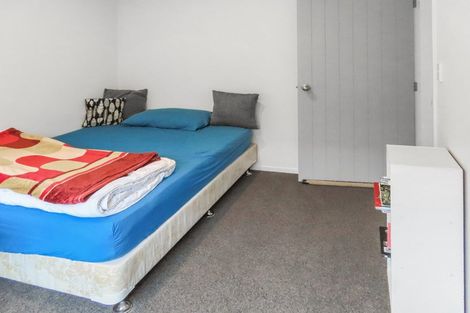 Photo of property in 60a Stewart Drive, Newlands, Wellington, 6037