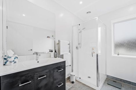 Photo of property in 92 Arran Point Parade, Orewa, 0931