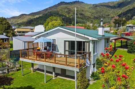 Photo of property in 62 Main Rd Havelock, Havelock, 7100