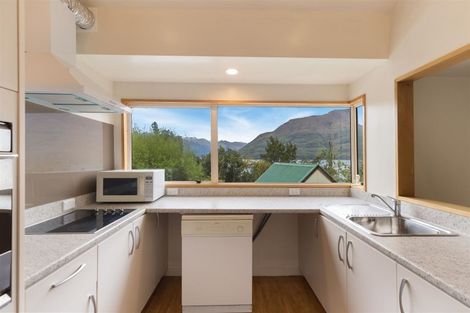Photo of property in 18 Evergreen Place, Sunshine Bay, Queenstown, 9300