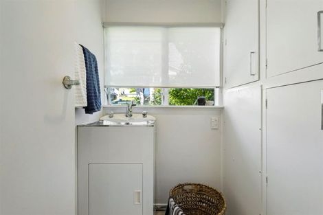 Photo of property in 1/12 Keldale Place, Forrest Hill, Auckland, 0620