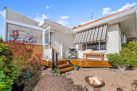 Photo of property in 31 Gillett Place, Botany Downs, Auckland, 2014