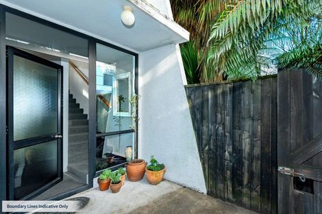 Photo of property in 2/88 Antigua Street, Addington, Christchurch, 8024