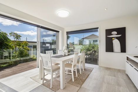 Photo of property in 1/14 Rothesay Bay Road, Rothesay Bay, Auckland, 0630