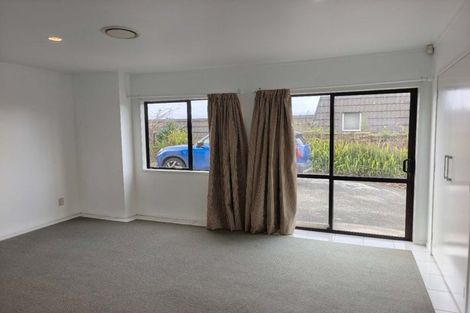Photo of property in 112 Whangaparaoa Road, Red Beach, 0932