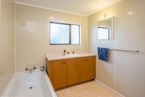 Photo of property in 27 Titoki Road, Waikanae Beach, Waikanae, 5036