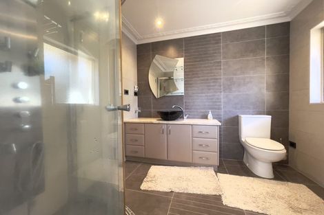 Photo of property in 51a The Esplanade, Eastern Beach, Auckland, 2012