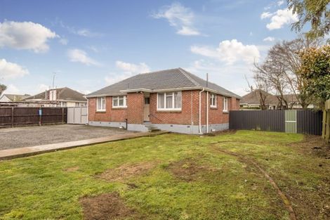 Photo of property in 18 Lambeth Crescent, Northcote, Christchurch, 8052