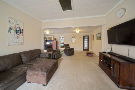 Photo of property in 43 Waihi Road, Hawera, 4610