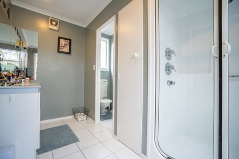 Photo of property in 17 Antrim Place, Hokowhitu, Palmerston North, 4410