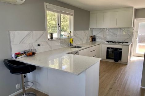 Photo of property in 8 Kelwyn Road, Kelston, Auckland, 0602