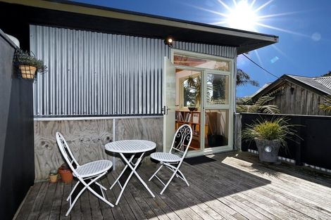Photo of property in 5 Rayner Road, Piha, New Lynn, 0772