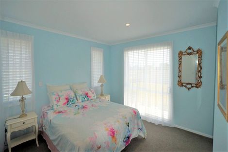 Photo of property in 9 Barbados Way, One Tree Point, 0118